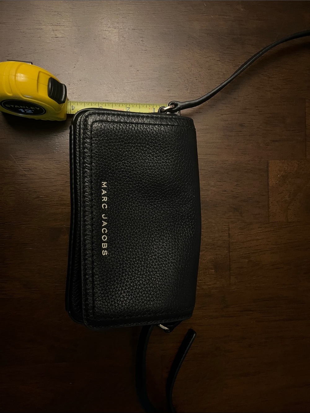 Marc Jacobs Black Pebbled Leather Wristlet Crossbody Wallet with Gold Logo - Picture 3 of 6